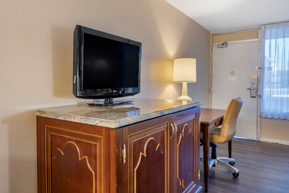 Quality Inn Kennedy Space Center 42/47
