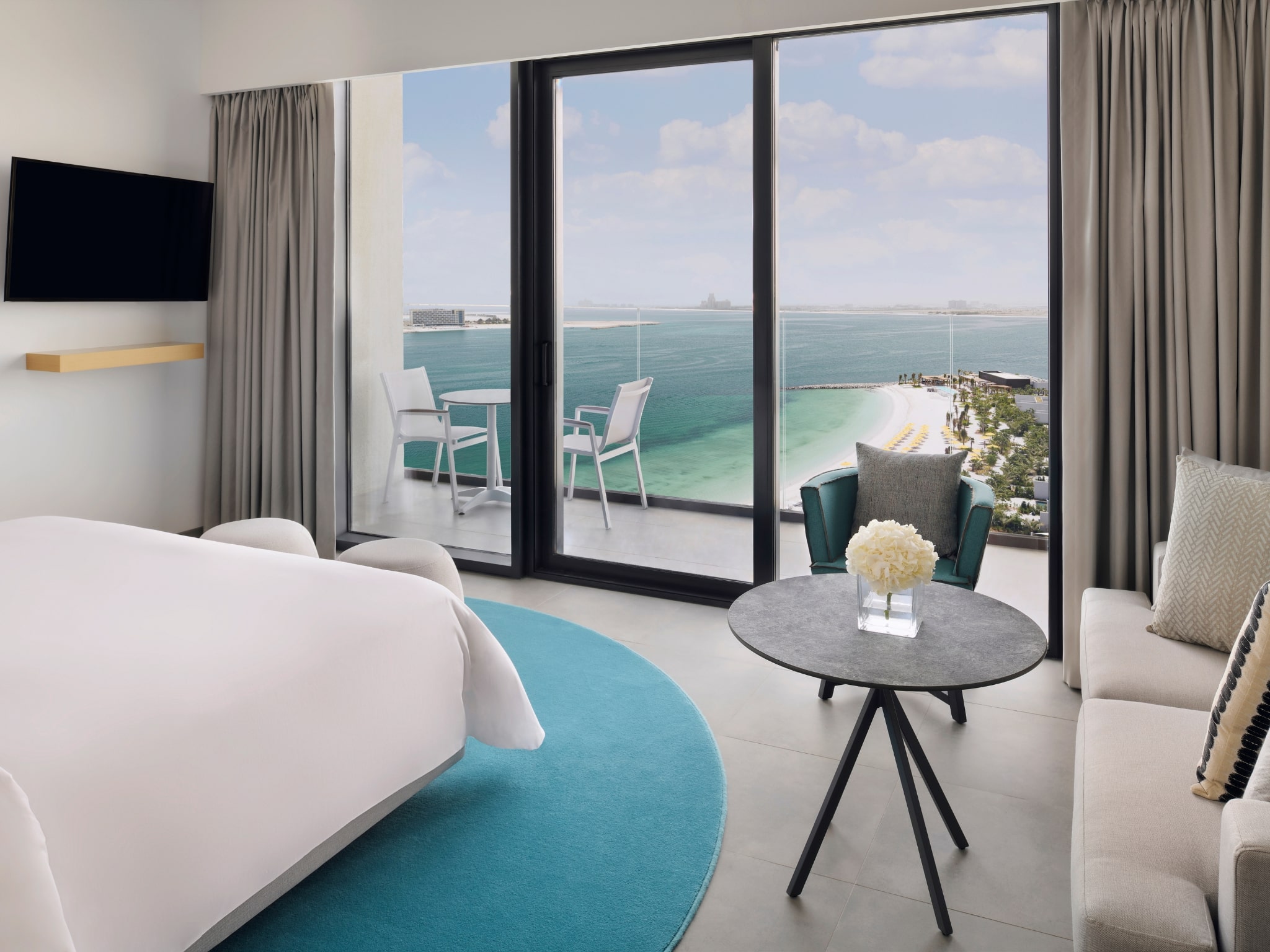 غرفة ديلوكس بسرير كينج، Movenpick Resort Al Marjan Island 4/8