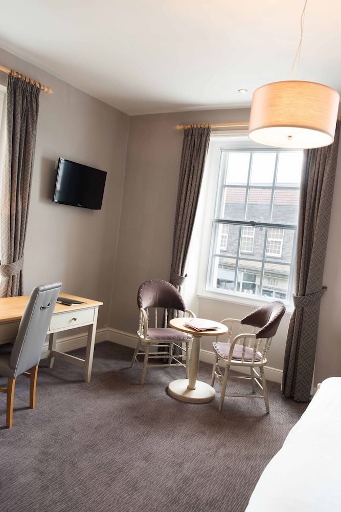 The County Hotel 33/50