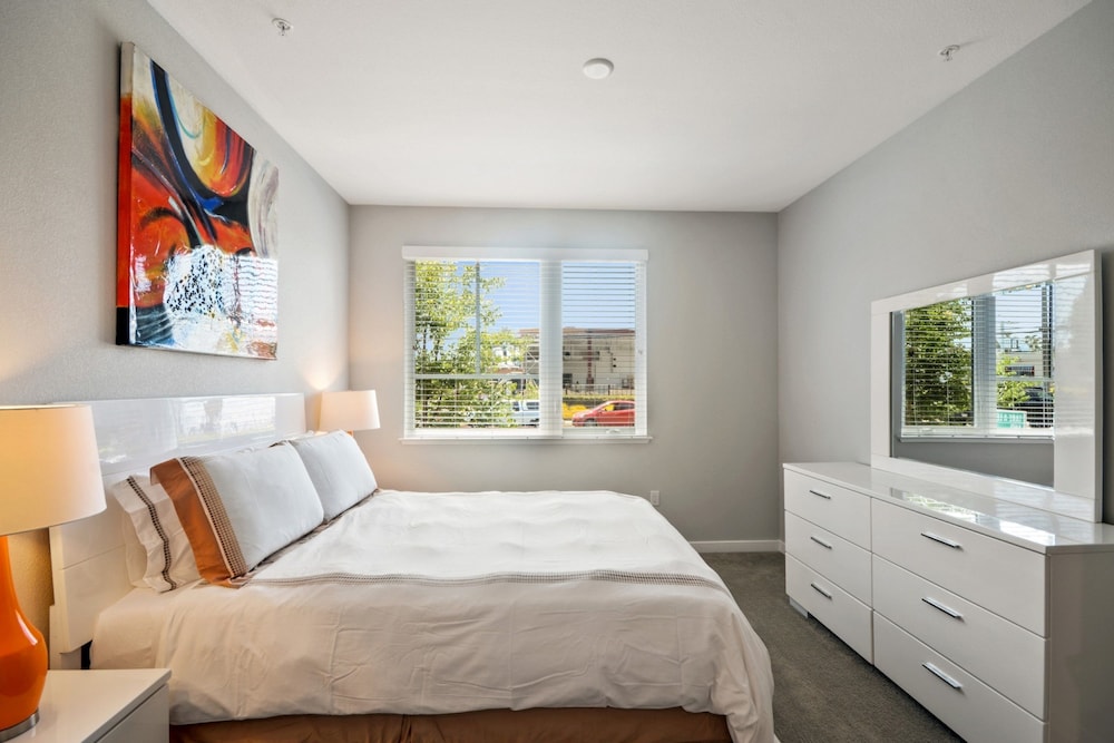 Bluebird Suites near Facebook HQ 6/45