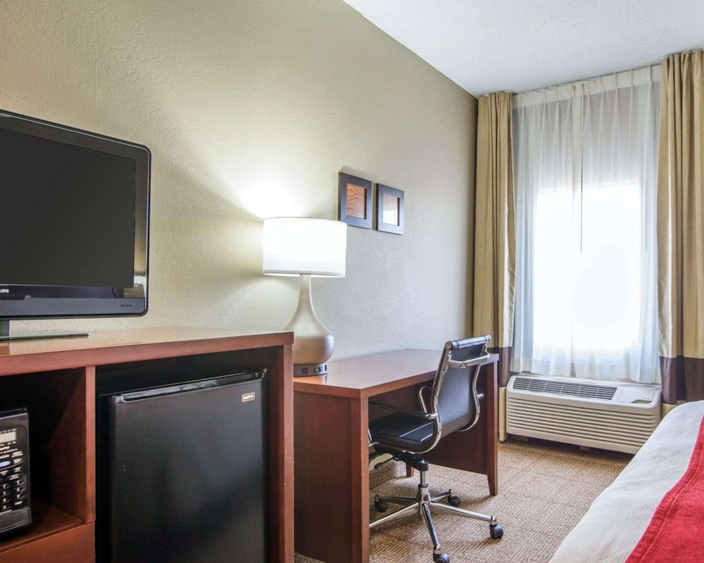 Spark by Hilton Grain Valley Kansas City 26/26