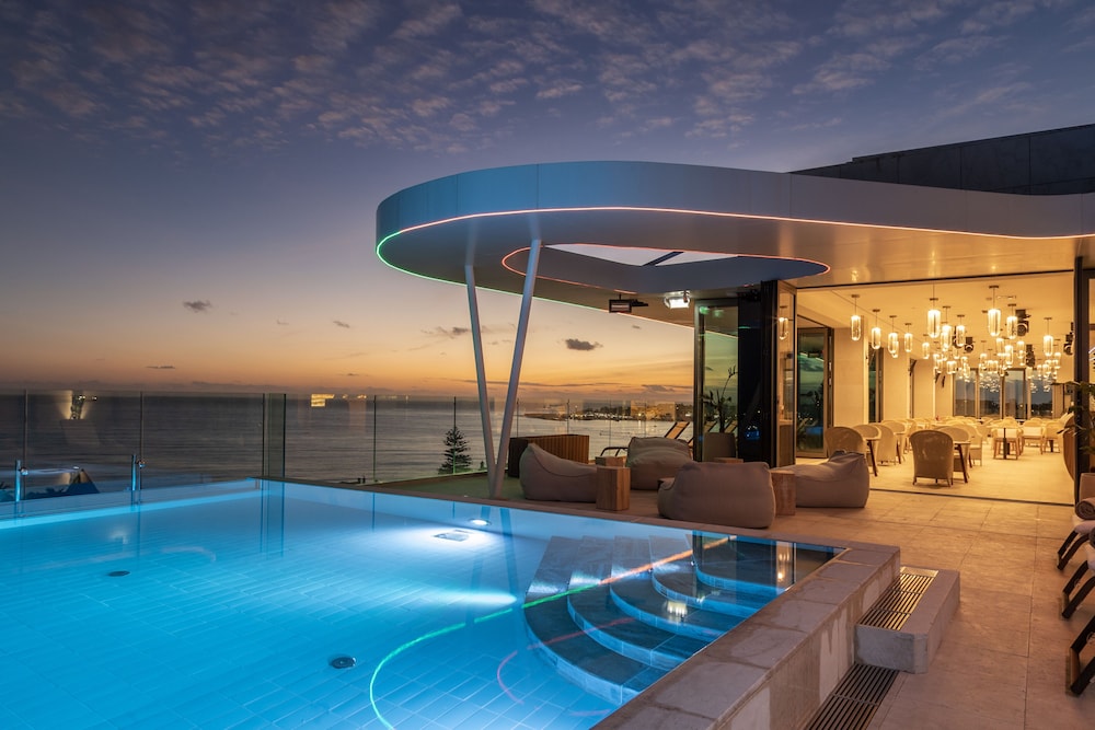 swimming pool spa