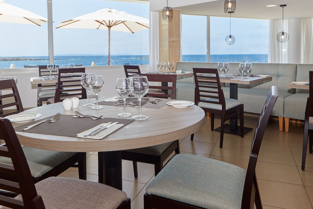 Universal Hotel Cabo Blanco Adults Only 51/75