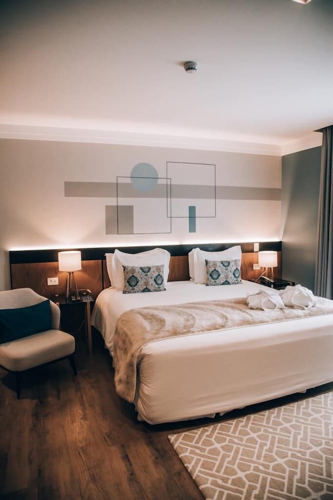 LUXURY, SUITE