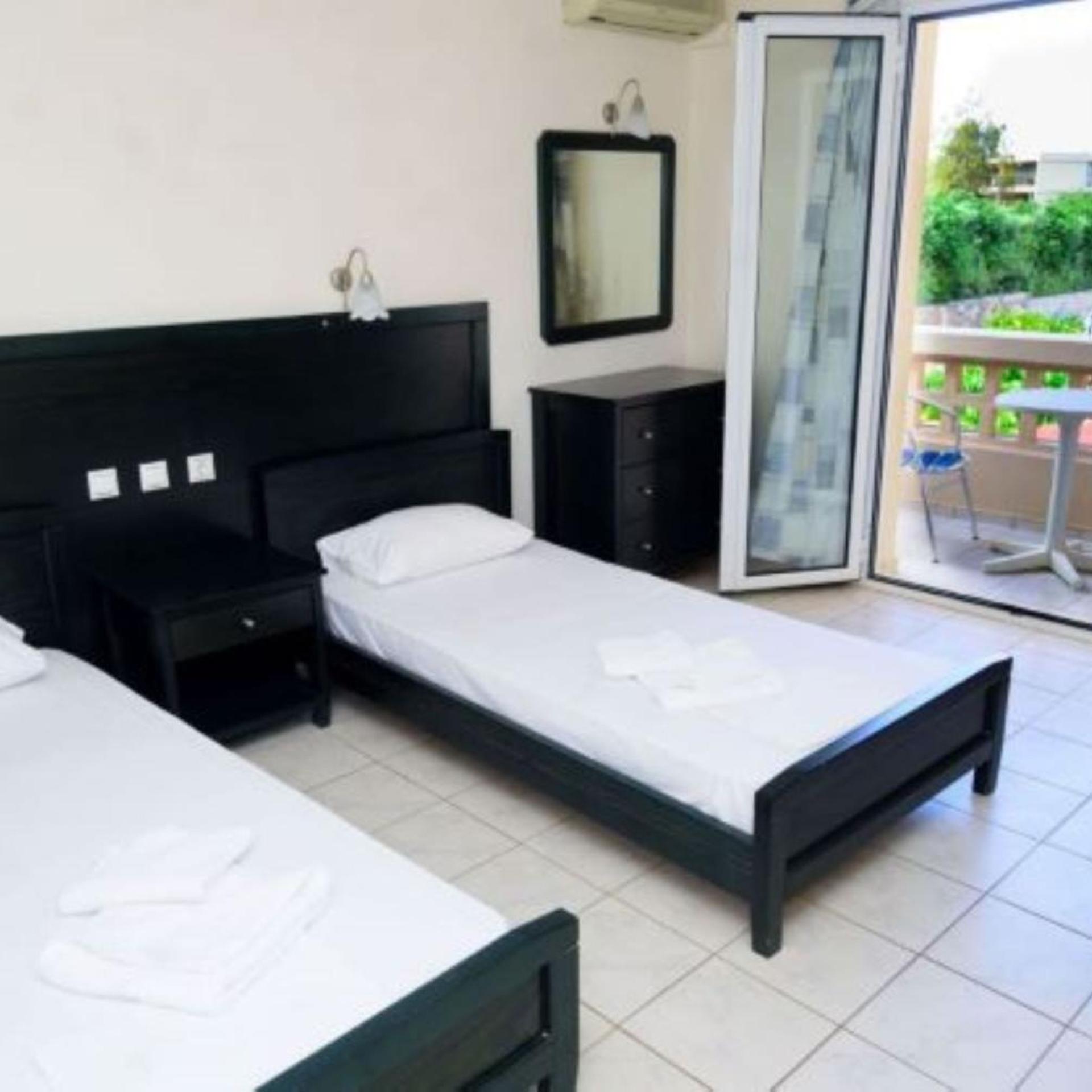 Sunset Studios Apartments 17/50