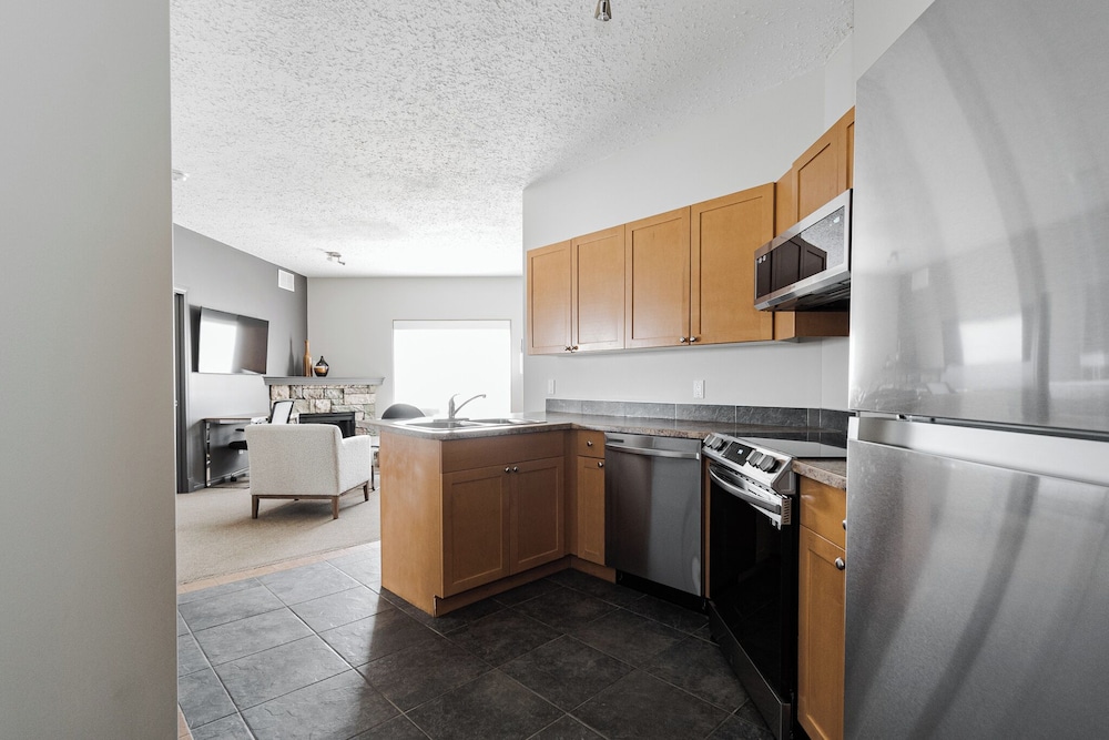 PODOLLAN REZ-IDENCE FORT MCMURRAY 50/50