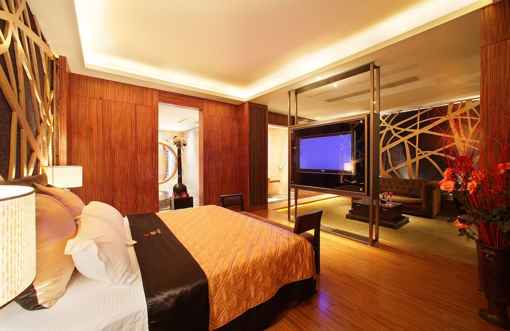 PRESIDENTIAL, SUITE