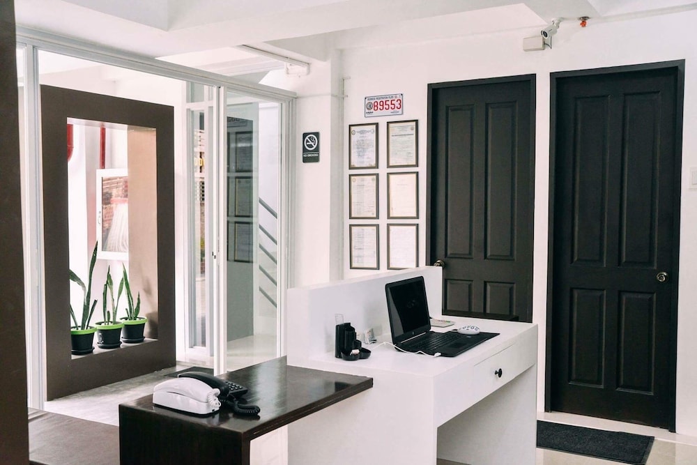 The Strand Suites And Dormitel 30/48