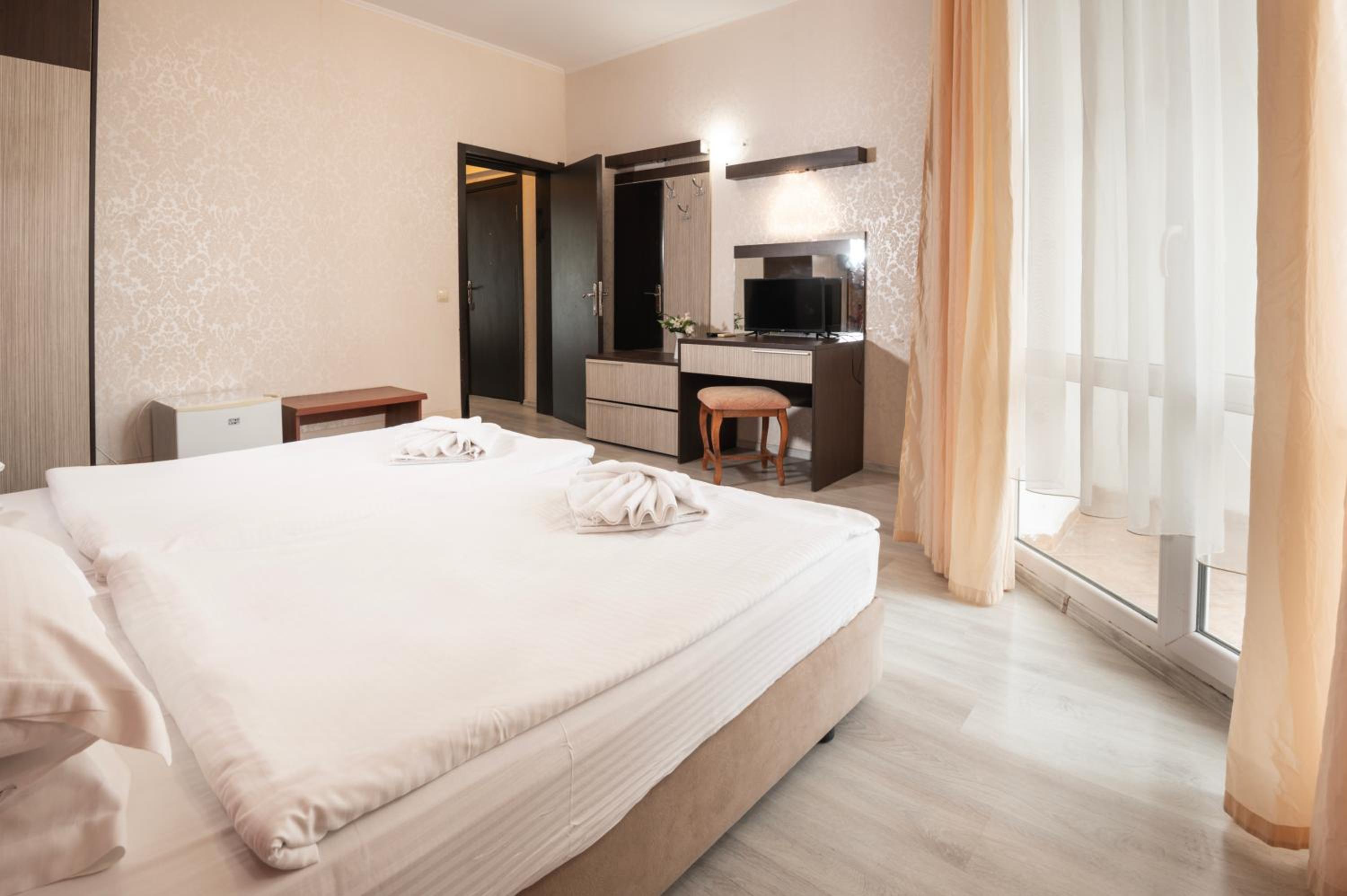LOTOS HOTEL 27/61