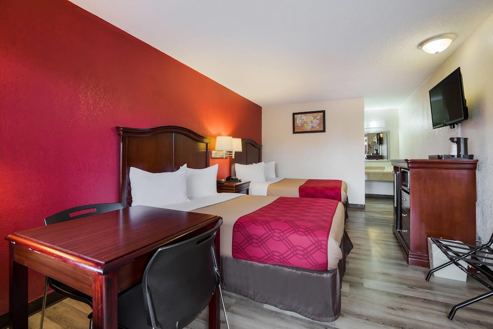 Econo Lodge Williamsburg Historic Area 21/37