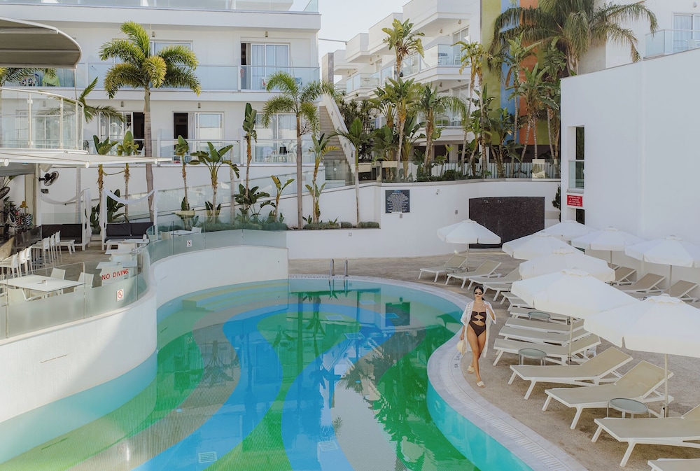 Tasia Maris Oasis Hotel 68/77