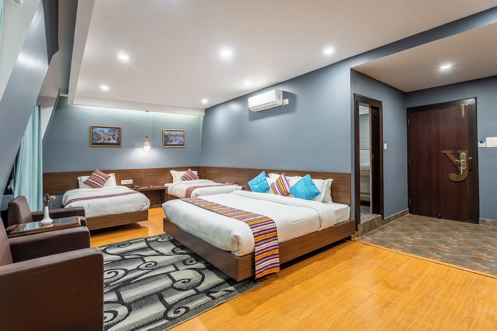 Family, Queen and Twin Beds