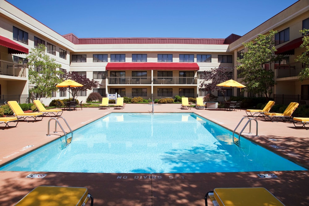 DoubleTree Suites by Hilton Cincinnati - Blue Ash 1/38
