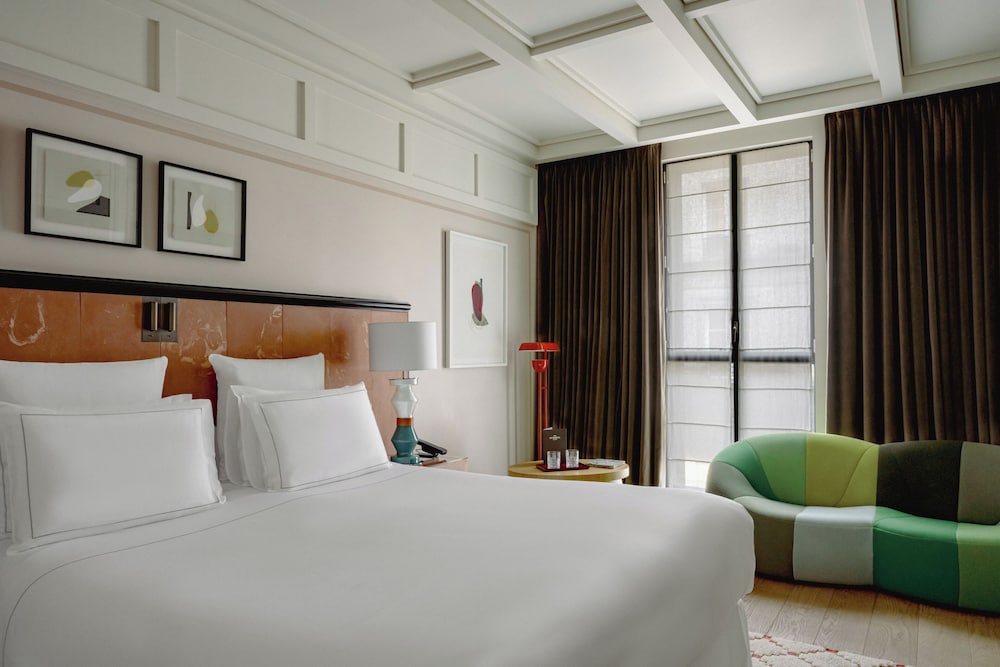 Deluxe, King Bed