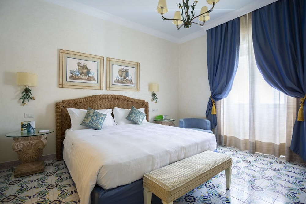 PRESTIGE, DOUBLE OR TWIN BED, BALCONY