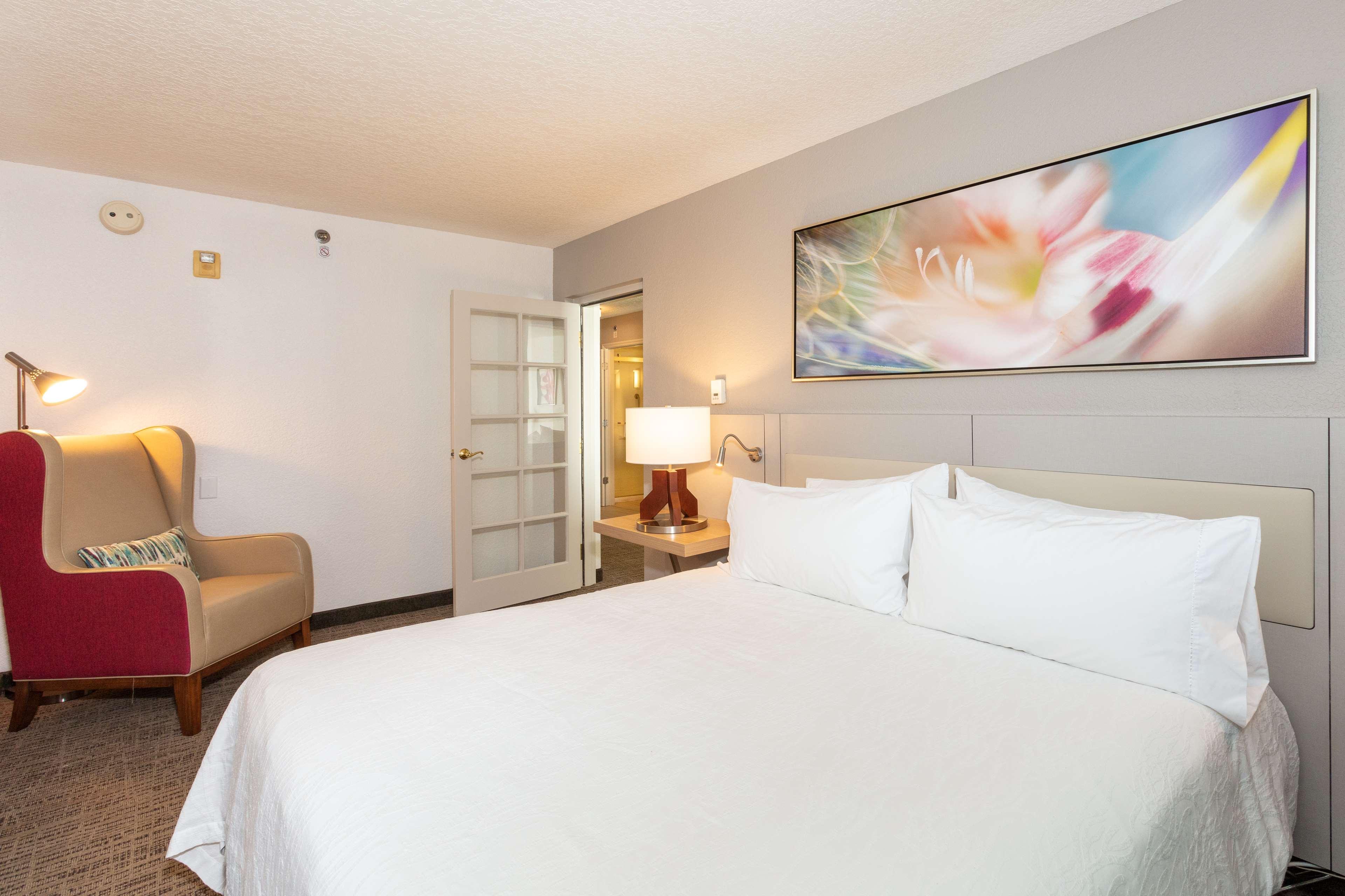 1 BEDROOM, SUITE, KING BED, SOFA