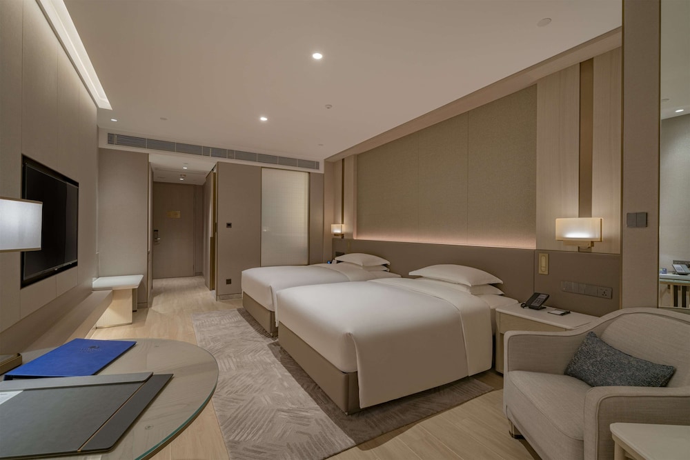 DoubleTree by Hilton Shenzhen Nanshan Hotel and Residences 12/45