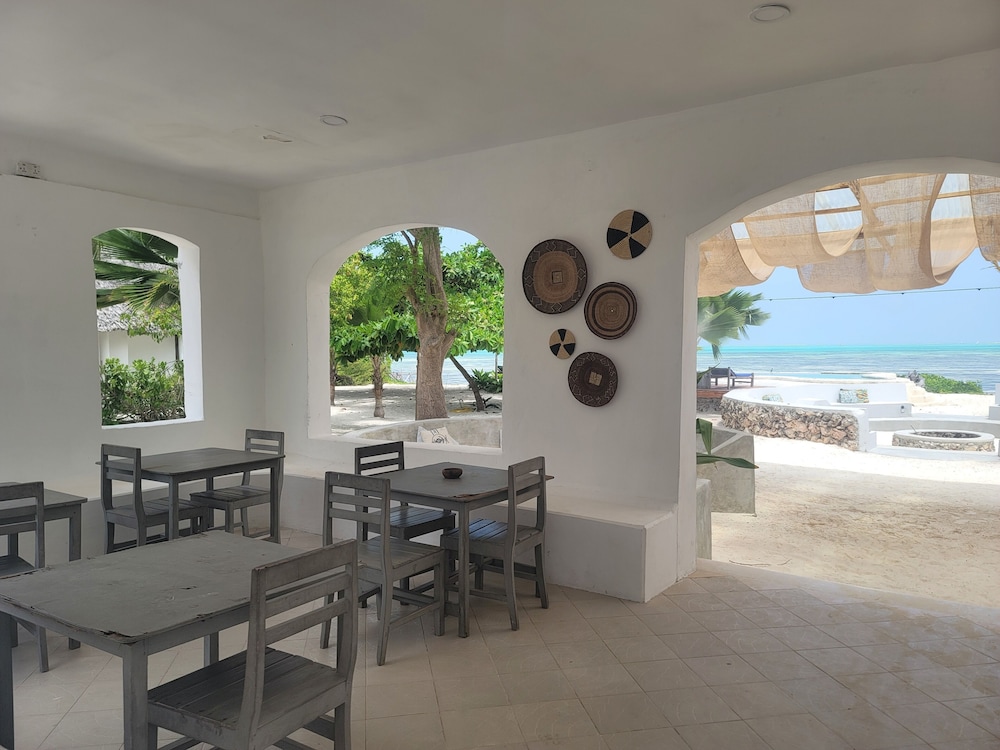 Driftwood Beach Lodge 34/48