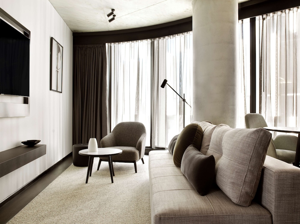 A by Adina Canberra 35/47