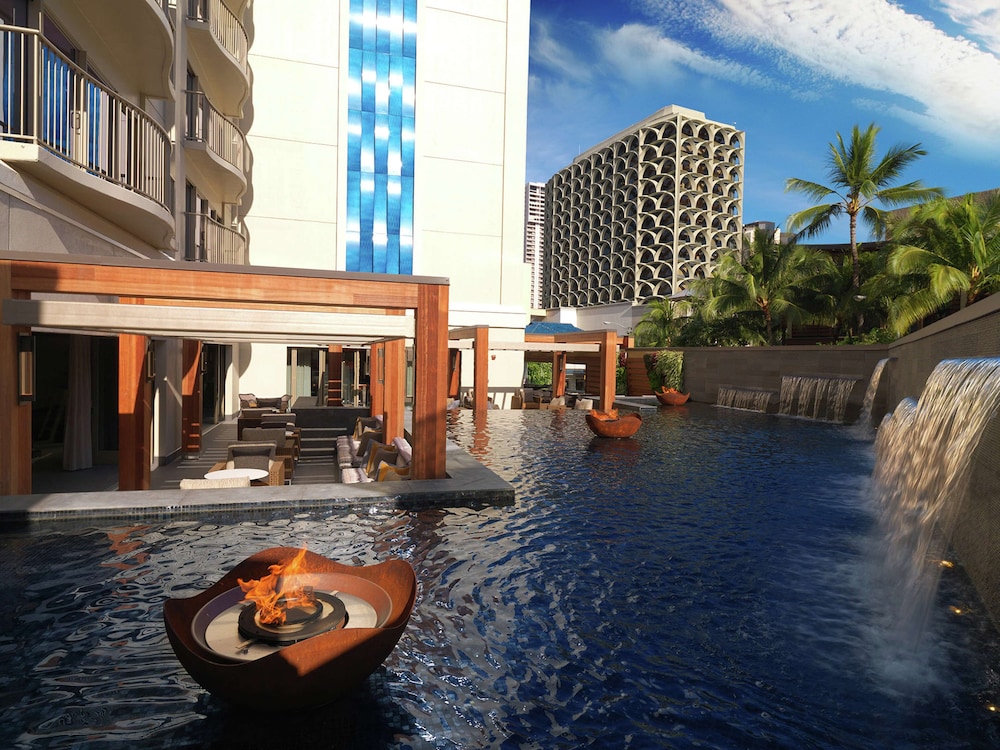 Hokulani Waikiki By Hilton Grand Vacations 16/68