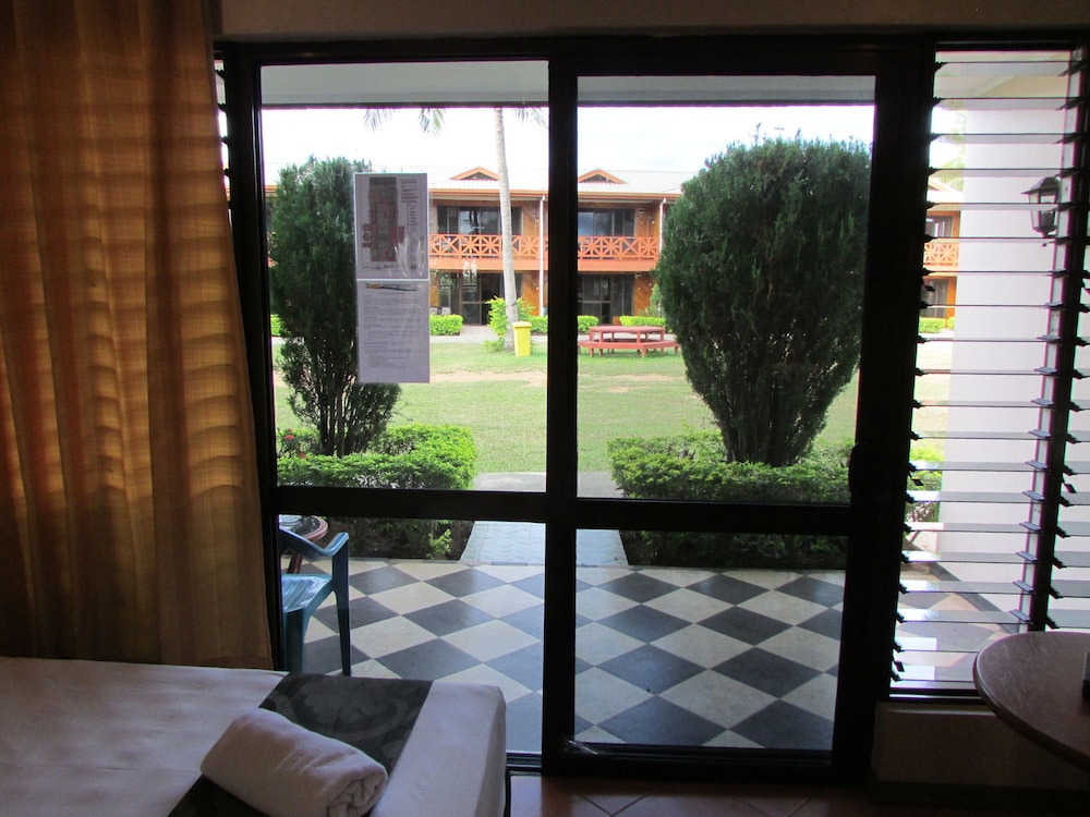 Wailoaloa Beach Resort Fiji 38/76