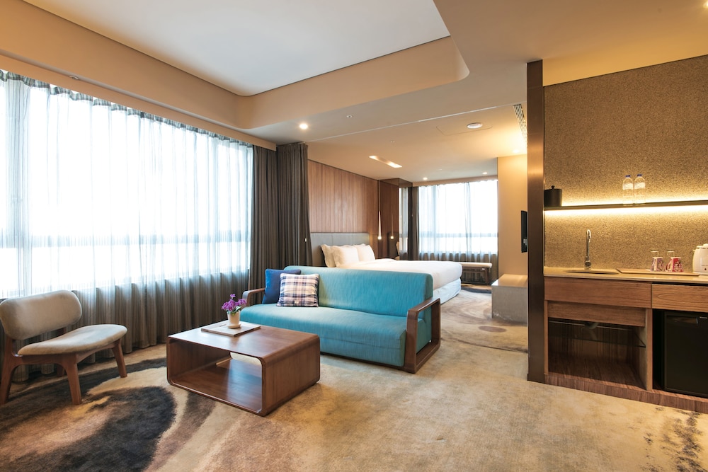 Marvelous, Flat, Suite, King Bed, High Floor