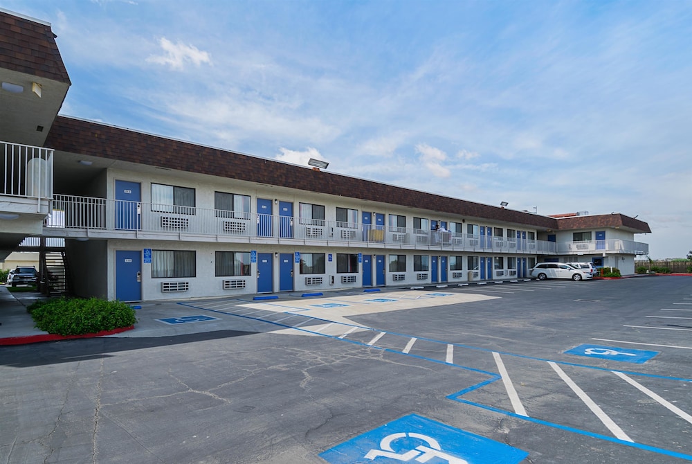 Motel6 Lost Hills, CA 9/46