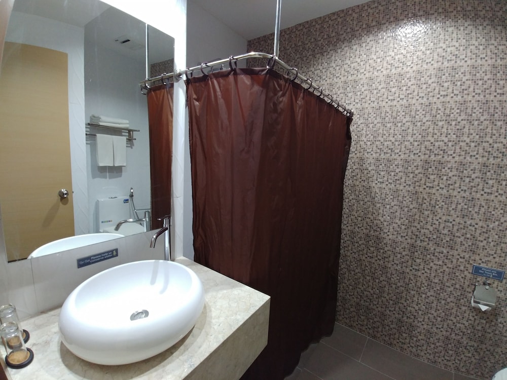 Bed+Bath Serviced Suites 34/66