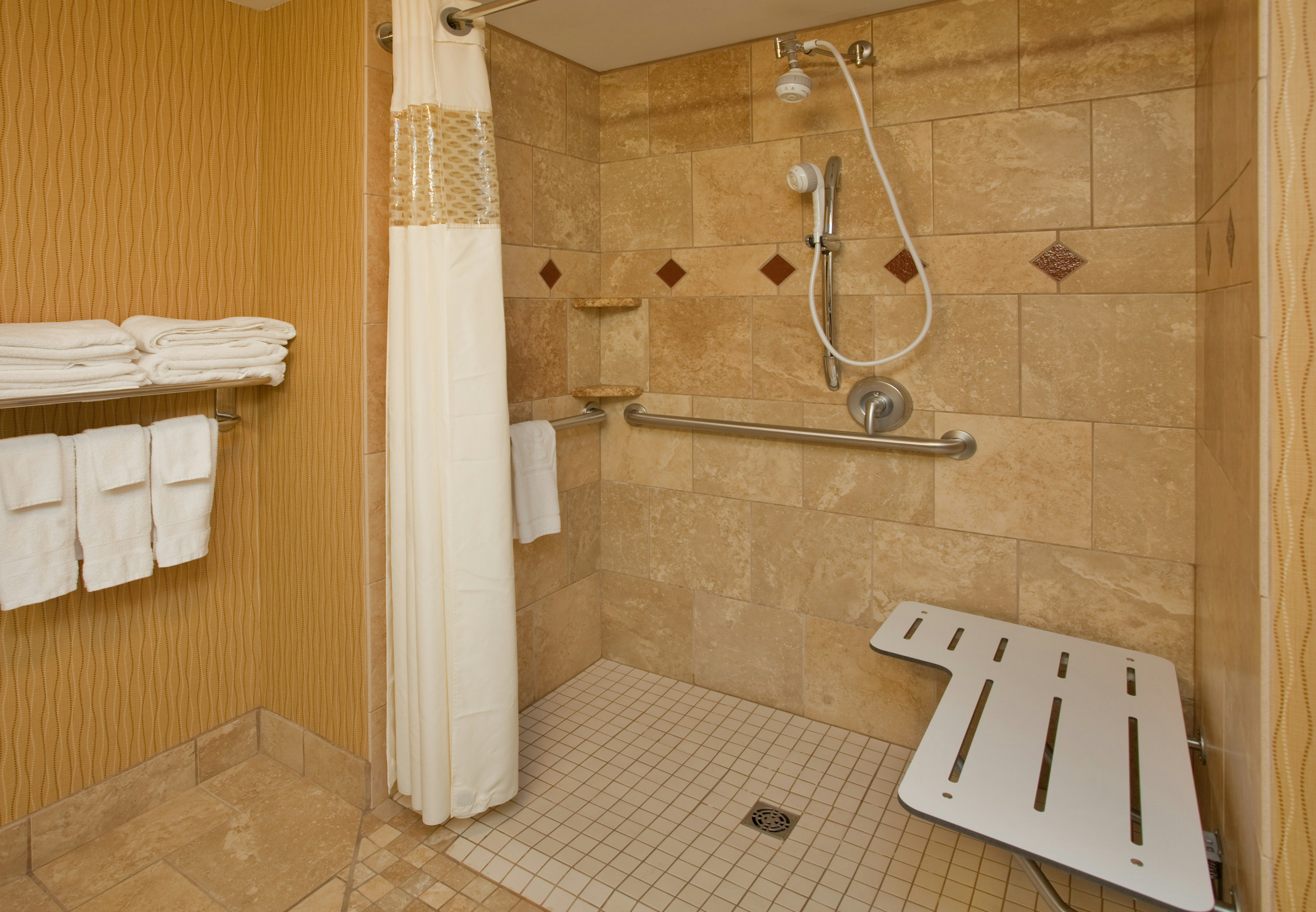 Hampton Inn Suites Watertown 15/15
