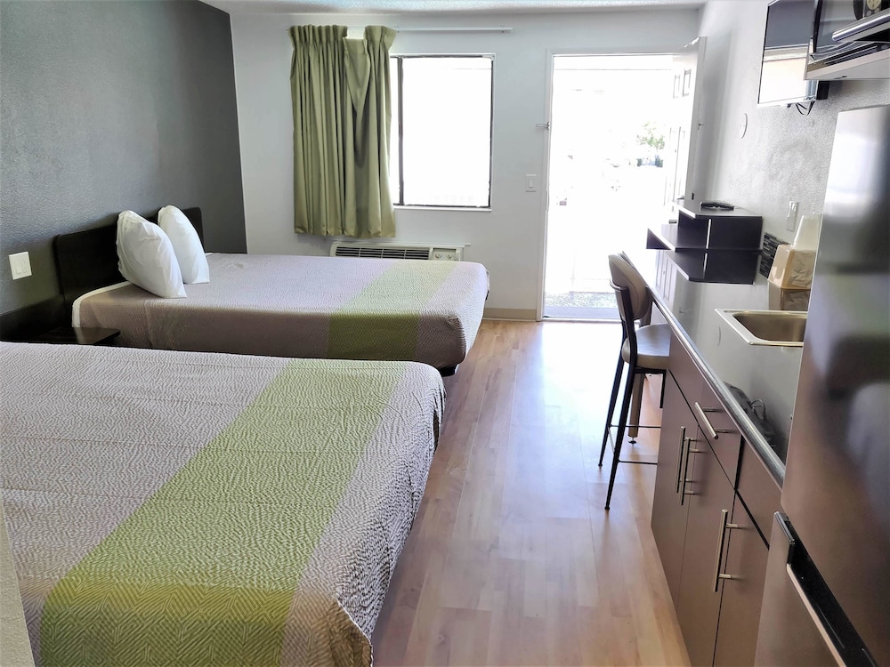 Studio6 Fresno, CA - Extended Stay 19/37