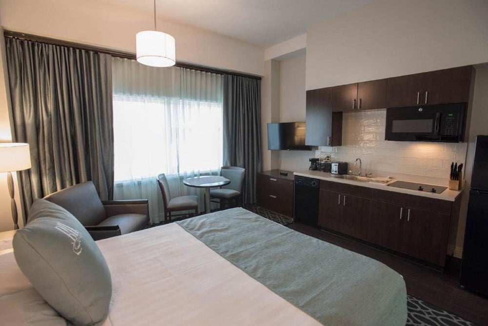 Brent House Hotel 7/41