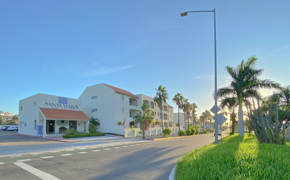 Santa Maria Hotel And Suites 34/47