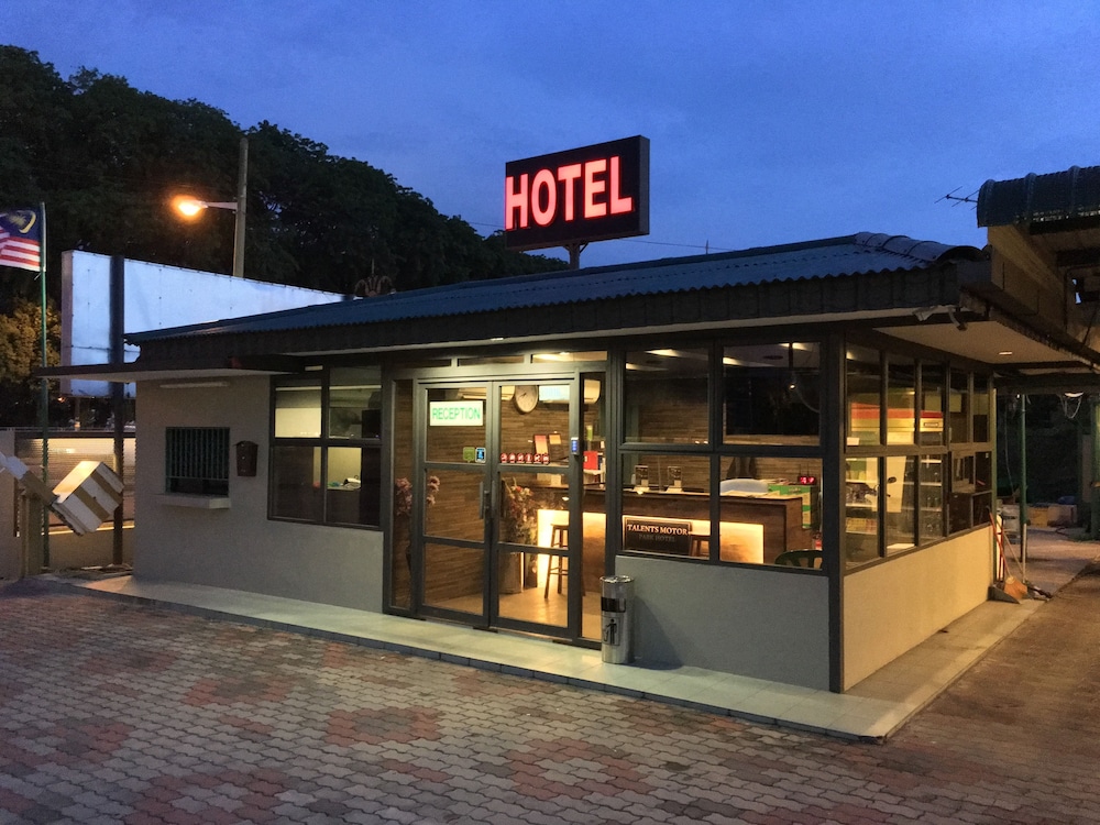 Talents Motor Park Hotel 1/37