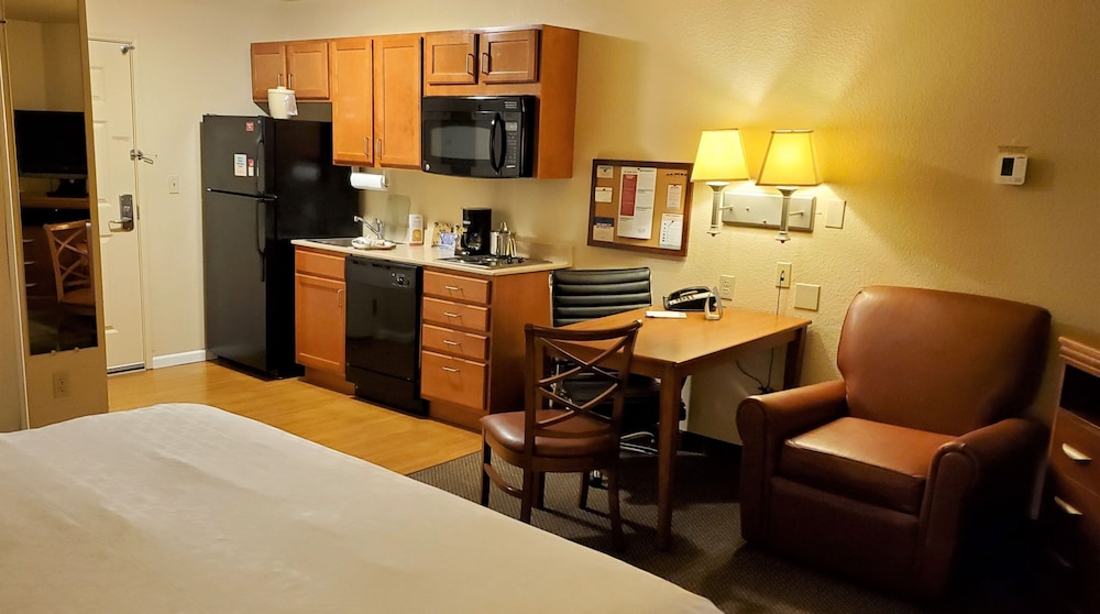 Candlewood Suites Fayetteville – University of Arkansas 32/63