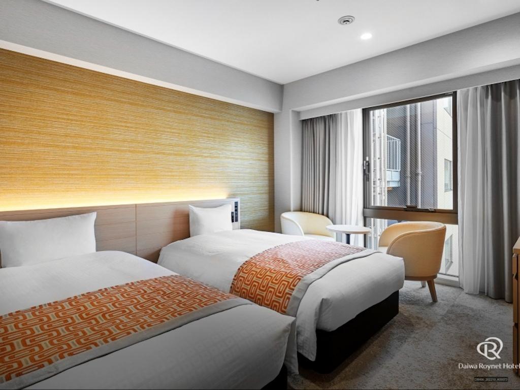 Standard, Twin Beds, Bathtub