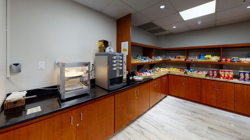 Holiday Inn Resort Grand Cayman, an IHG Hotel 62/78