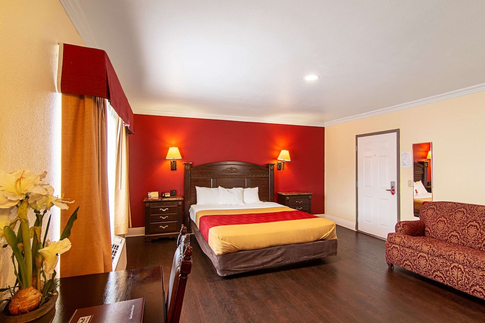 Econo Lodge Long Beach I-405 5/25