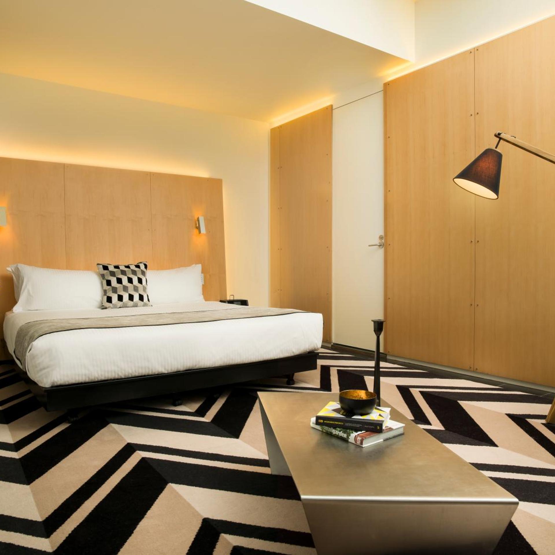 SUPERIOR, KING BED