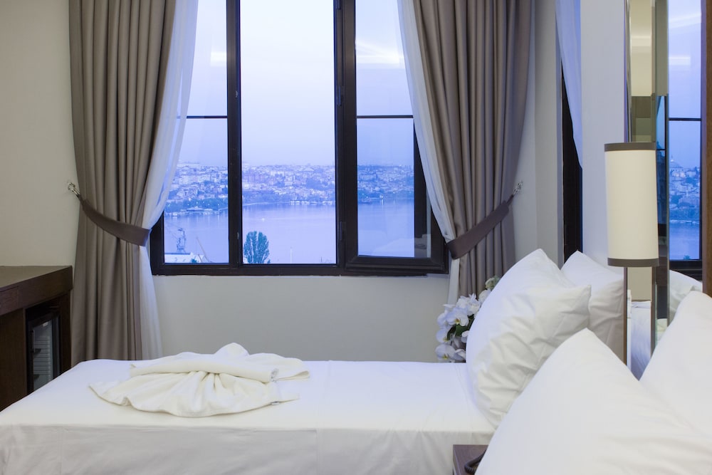 The Biancho Hotel Pera 42/73