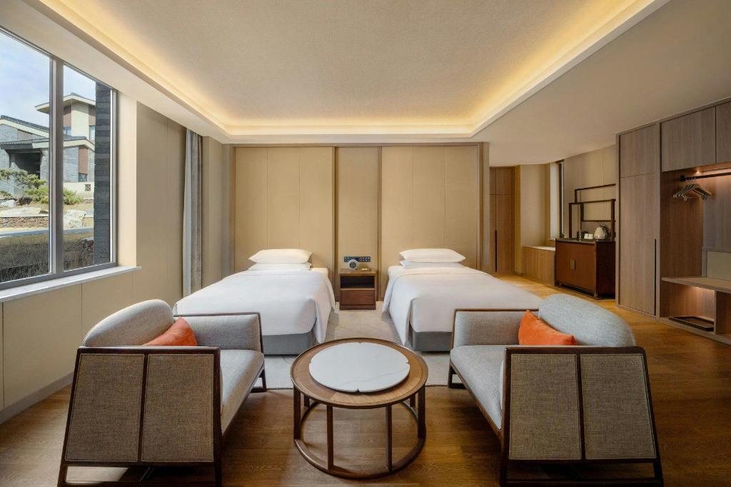 Garden, Guest Room, Twin Beds