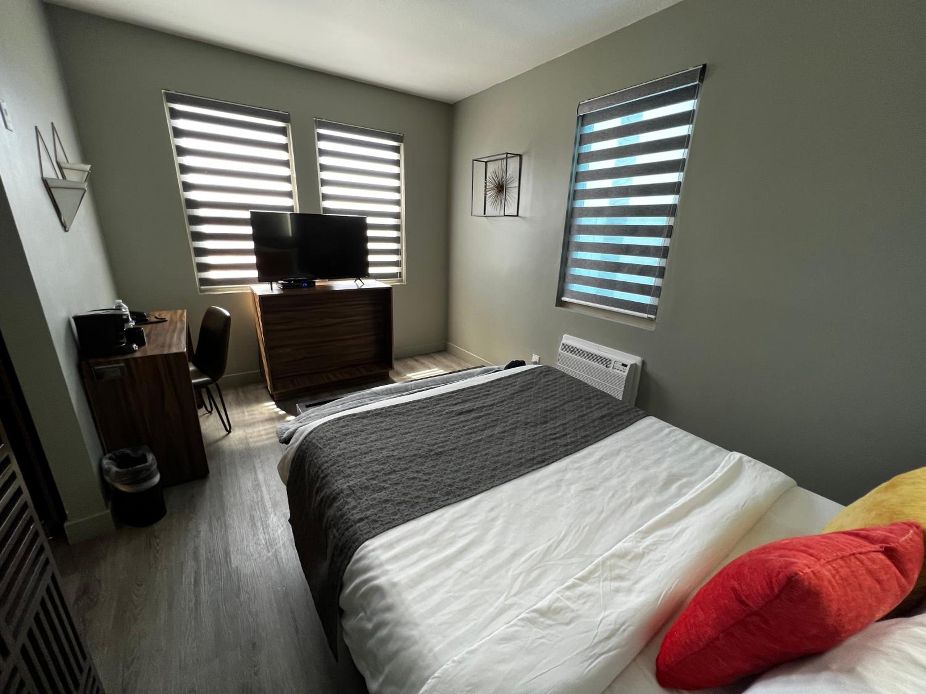 Room, Double Bed, Pet Friendly, Urban Boutique Hotel 2/10