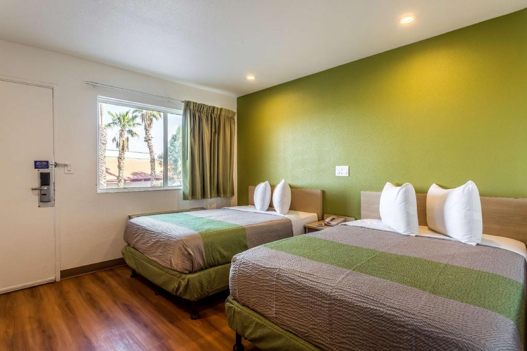 2 Full Beds - Smoking