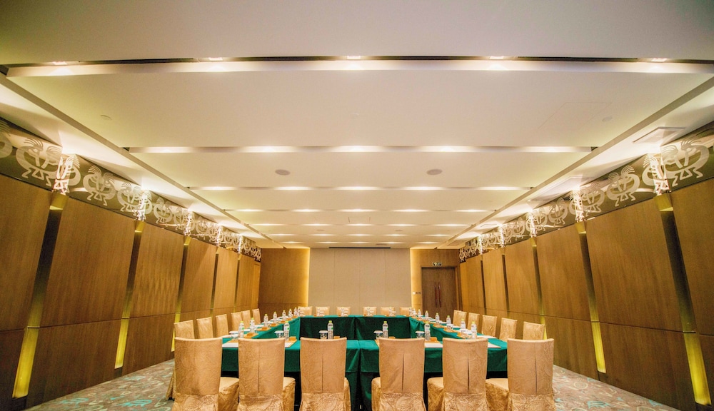 Maya Gleetour Hotel Wuhan OCT 42/50