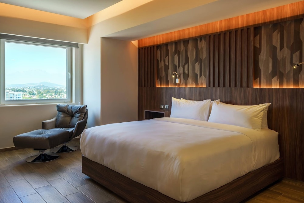 Standard, King Bed, Balcony