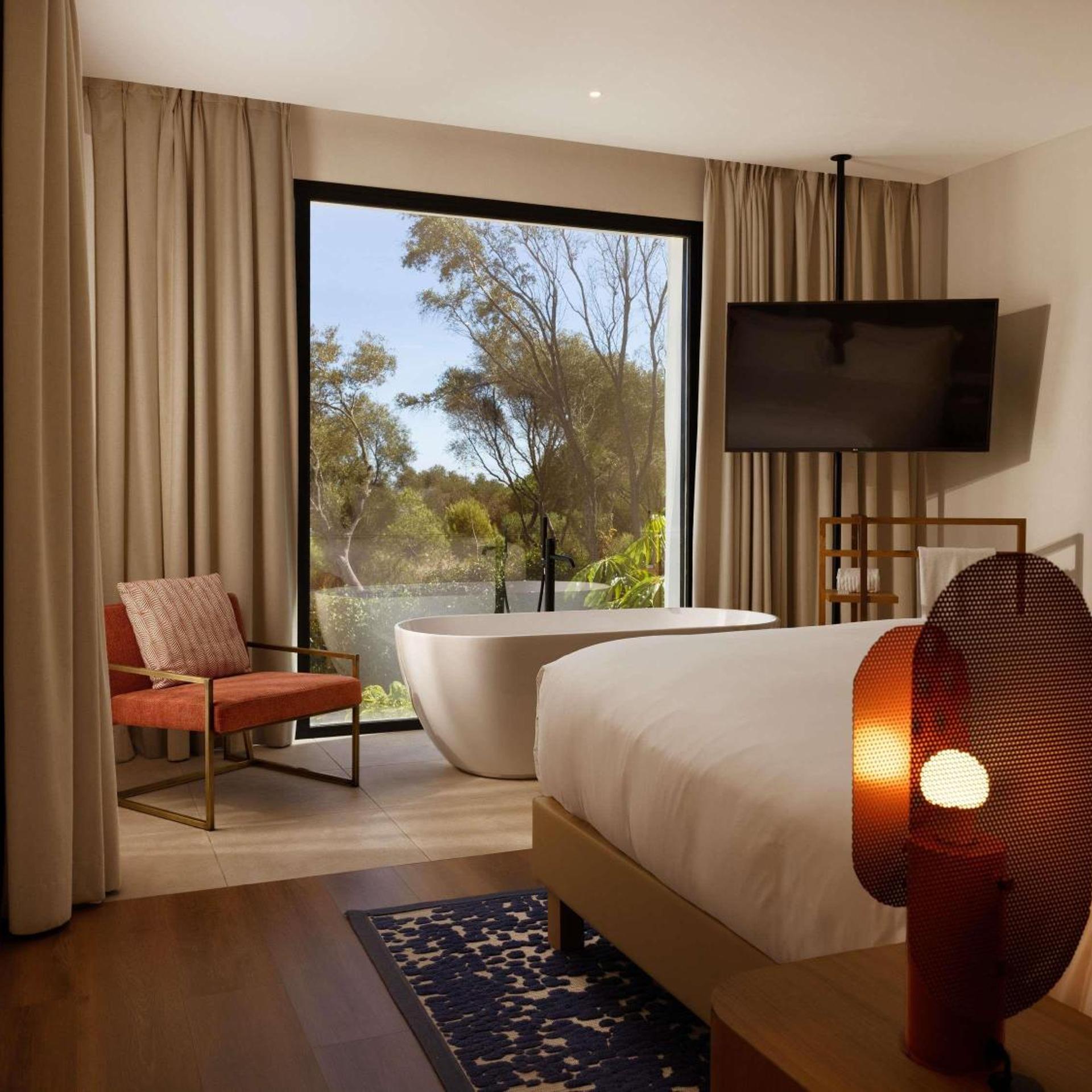 So Lofty, King Bed, Living Area, Terrace