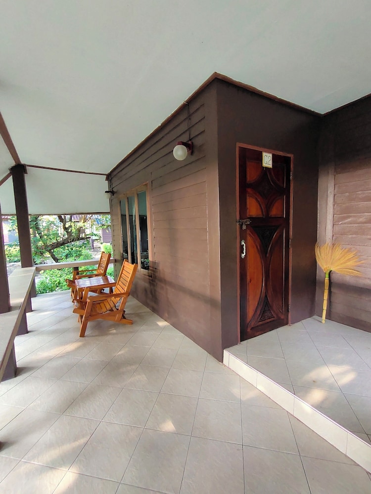 Phayam Coconut Beach Resort 12/50