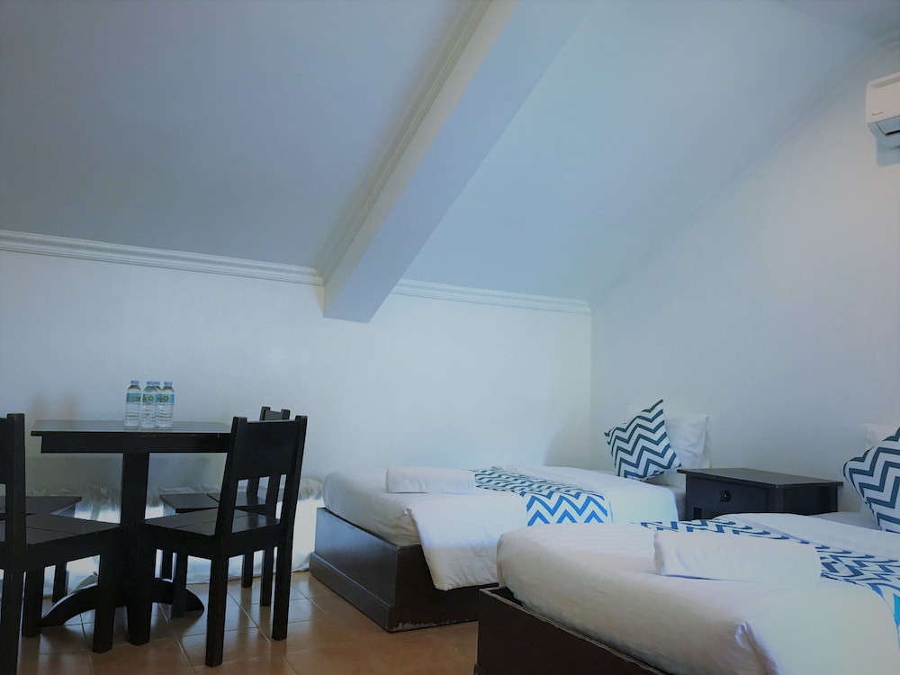 Grand Blue Beach Hotel 33/77
