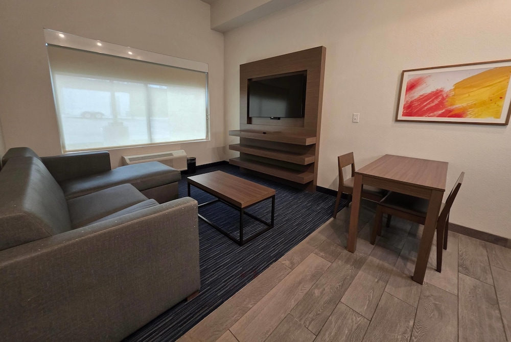 Hawthorn Extended Stay Austin North 33/50