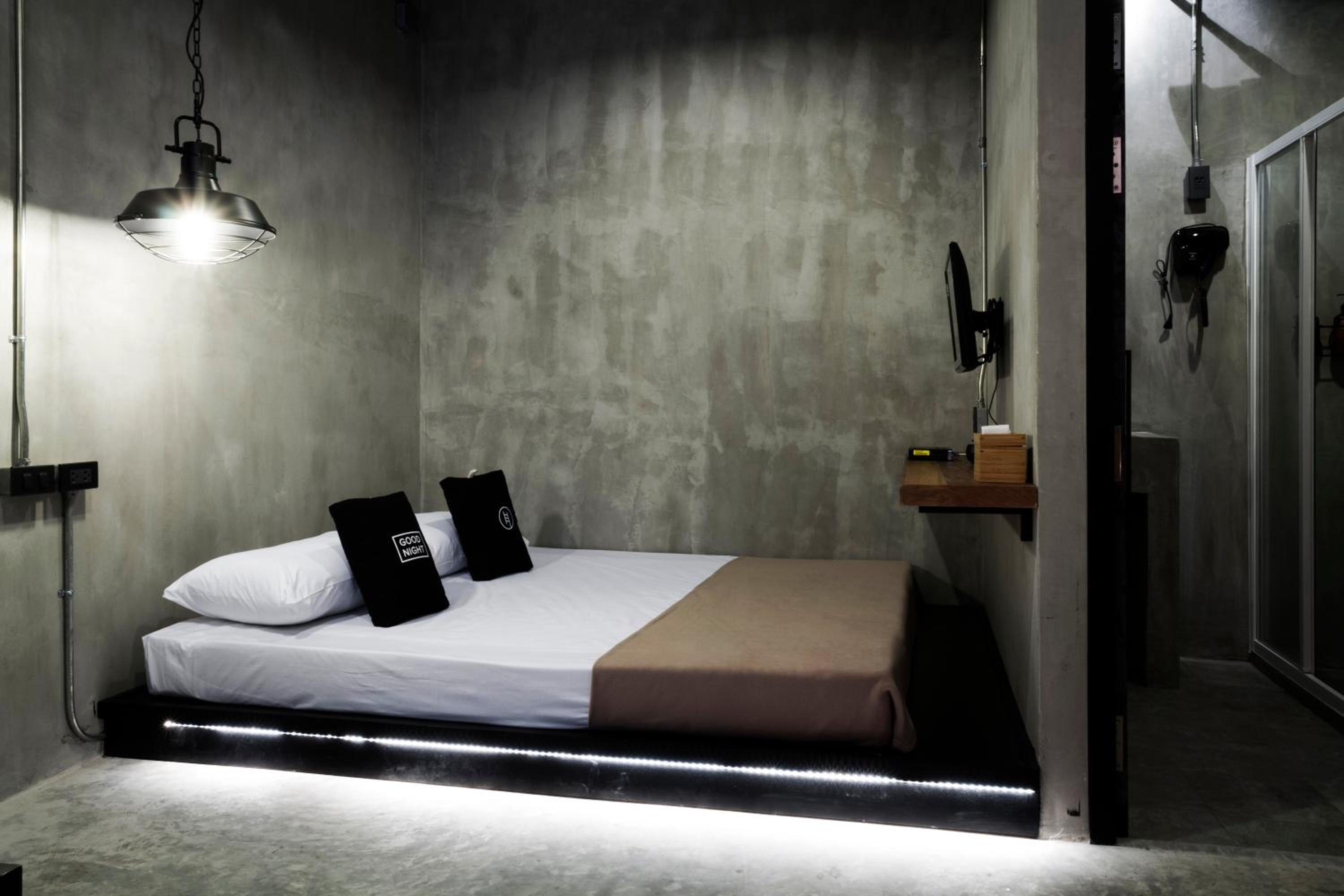 Deluxe, Double Bed, No Window