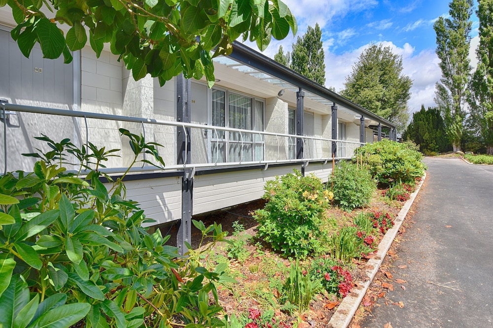 Croydon Lodge Hotel 4/40